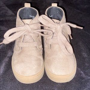 Crazy 8 Toddler chukka boot shoe size 6 EUC beige